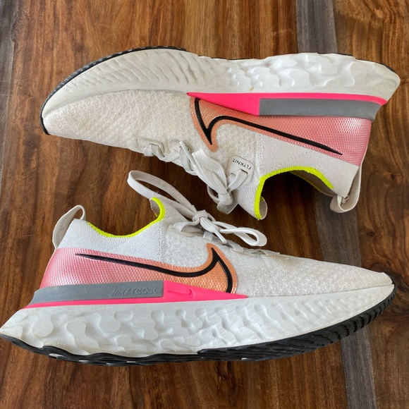 Women’s Nike React Infinity Run Flyknit Sneakers - Picture 8 of 15